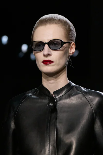 Look 11
